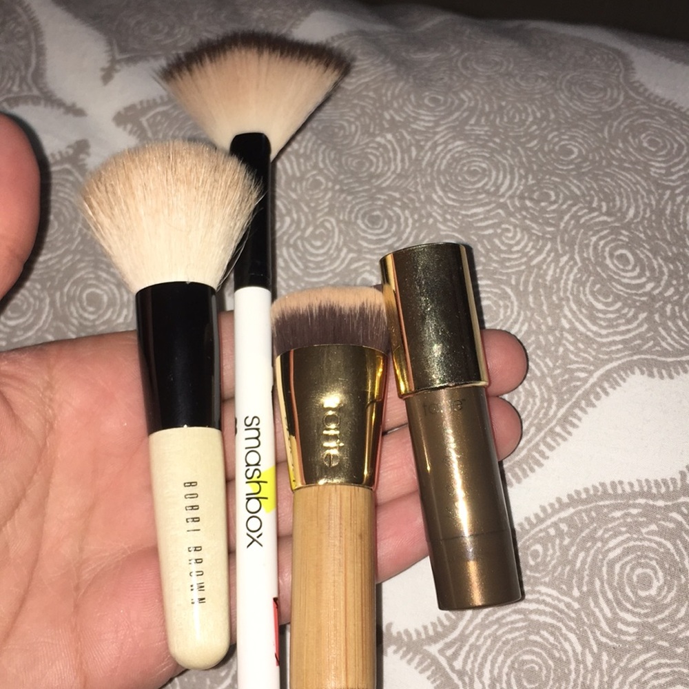 four brush essentials with a bonus contour stick!